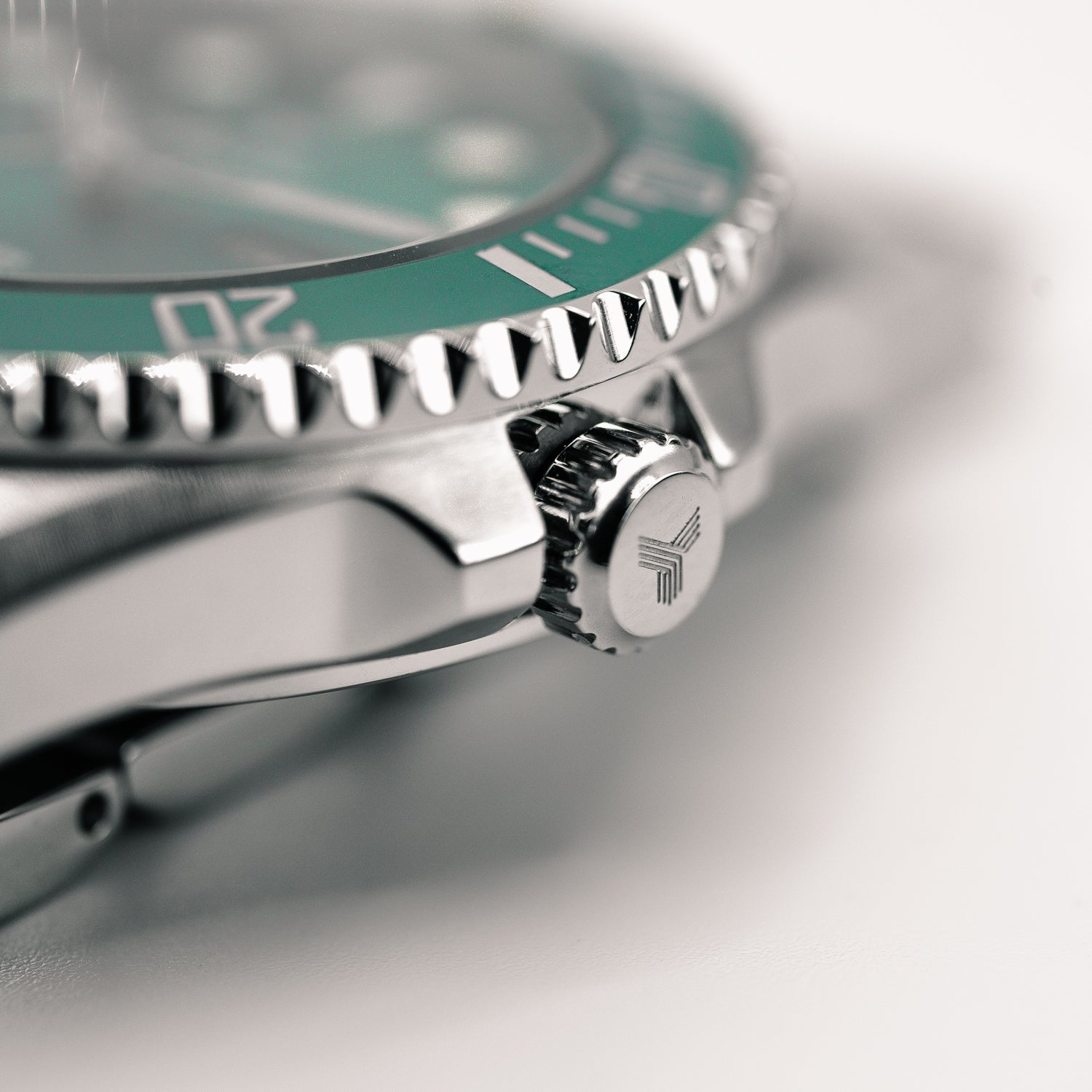Ceas Elvețian Premium Submariner – Design de Lux Tip Diver, Verde Metalizat (Arată scump, fără să plătești mii)